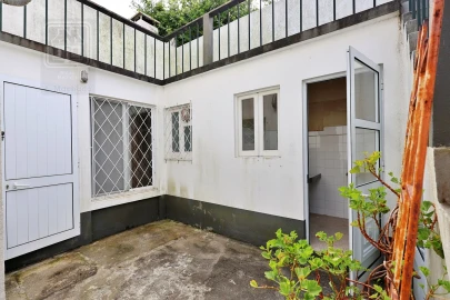 Moradia T4 para Venda em Ponta Delgada (São Pedro)