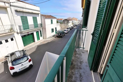 Moradia T4 para Venda em Ponta Delgada (São Pedro)