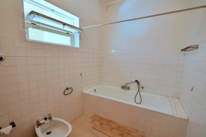 Moradia T4 para Venda em Ponta Delgada (São Pedro)