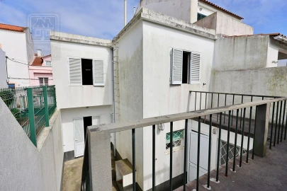 Moradia T4 para Venda em Ponta Delgada (São Pedro)