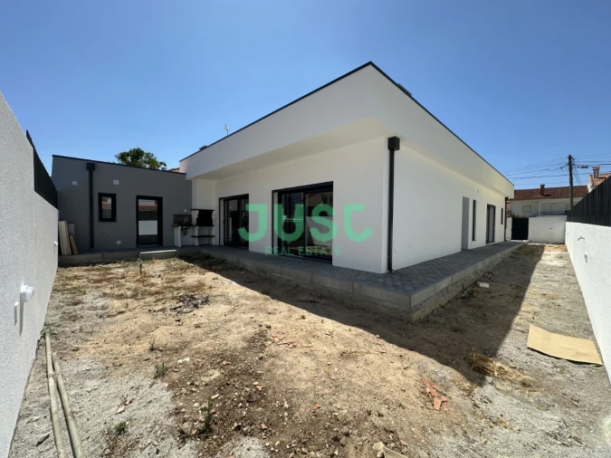 Moradia T3 para Venda em Fernao Ferro Foto 14