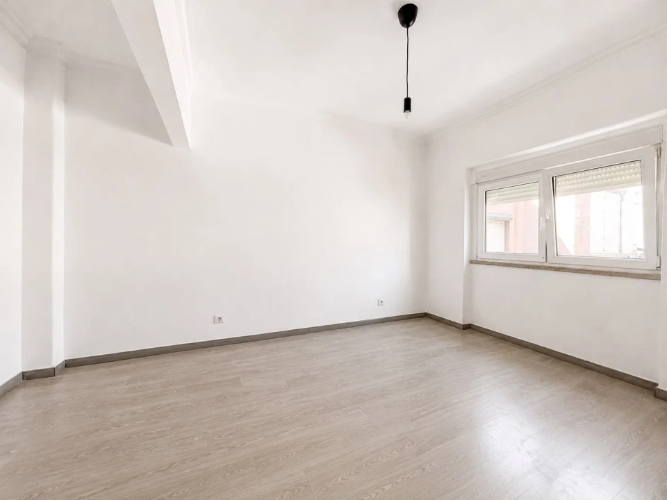 Apartamento T2 para Arrendamento em Queluz e Belas Foto 2