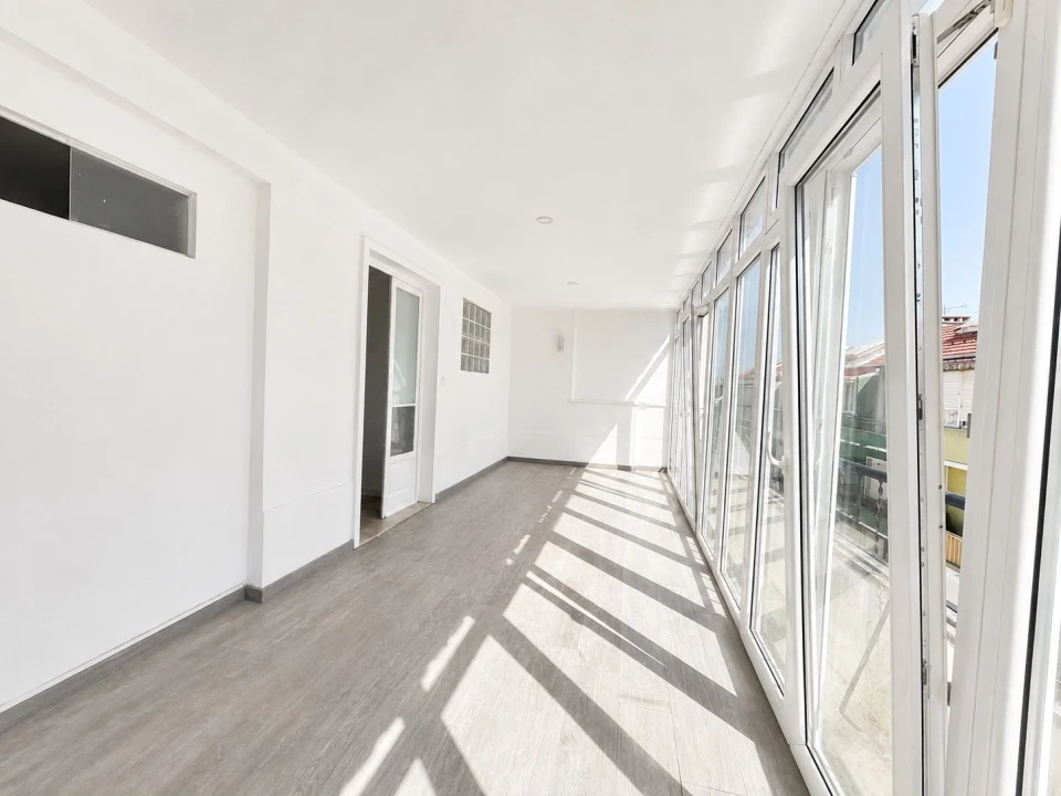 Apartamento T2 para Arrendamento em Queluz e Belas Foto 9