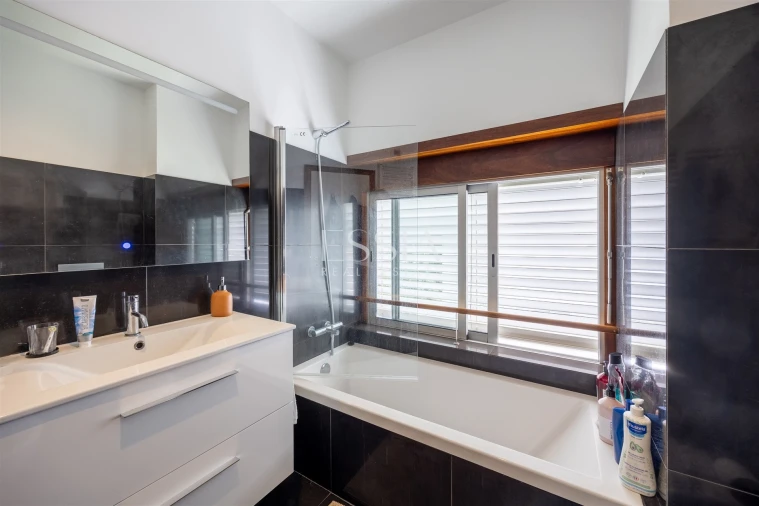 Apartamento T4 para Venda em Lordelo do Ouro e Massarelos Foto 36