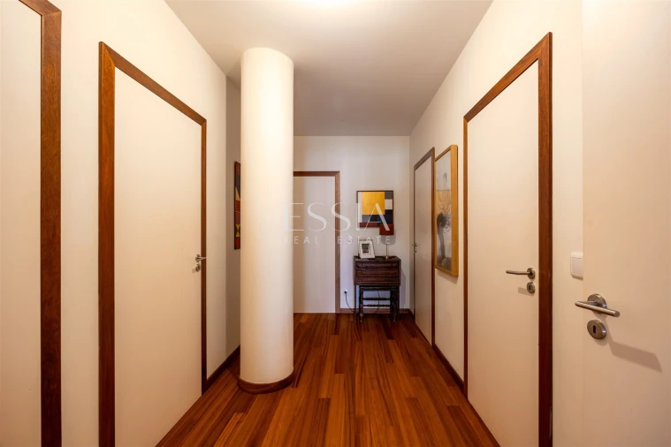 Apartamento T4 para Venda em Lordelo do Ouro e Massarelos Foto 23