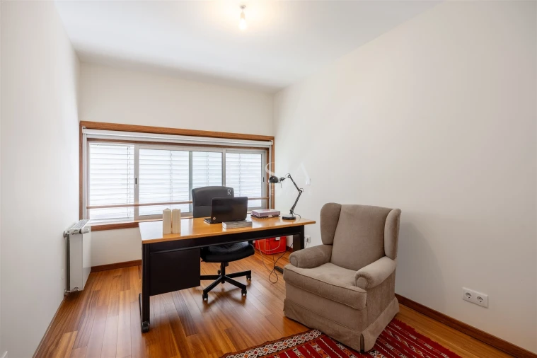 Apartamento T4 para Venda em Lordelo do Ouro e Massarelos Foto 28
