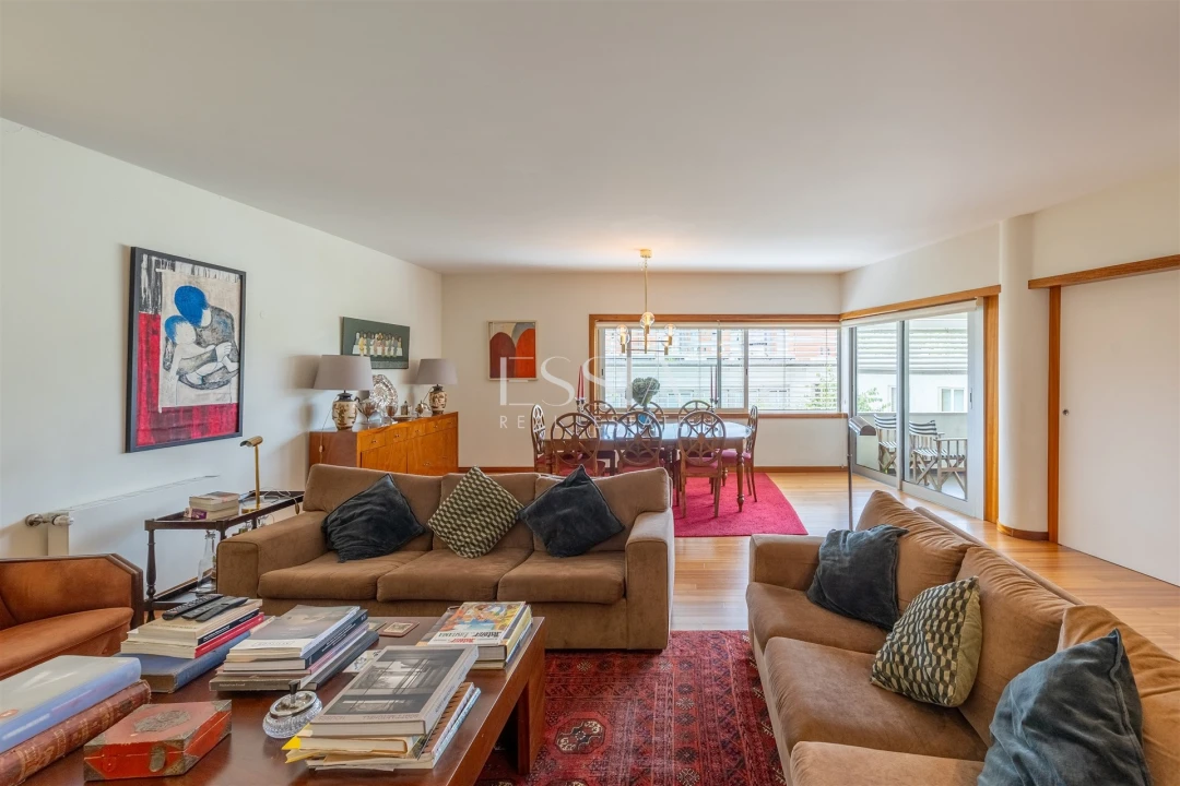 Apartamento T4 para Venda em Lordelo do Ouro e Massarelos Foto 1