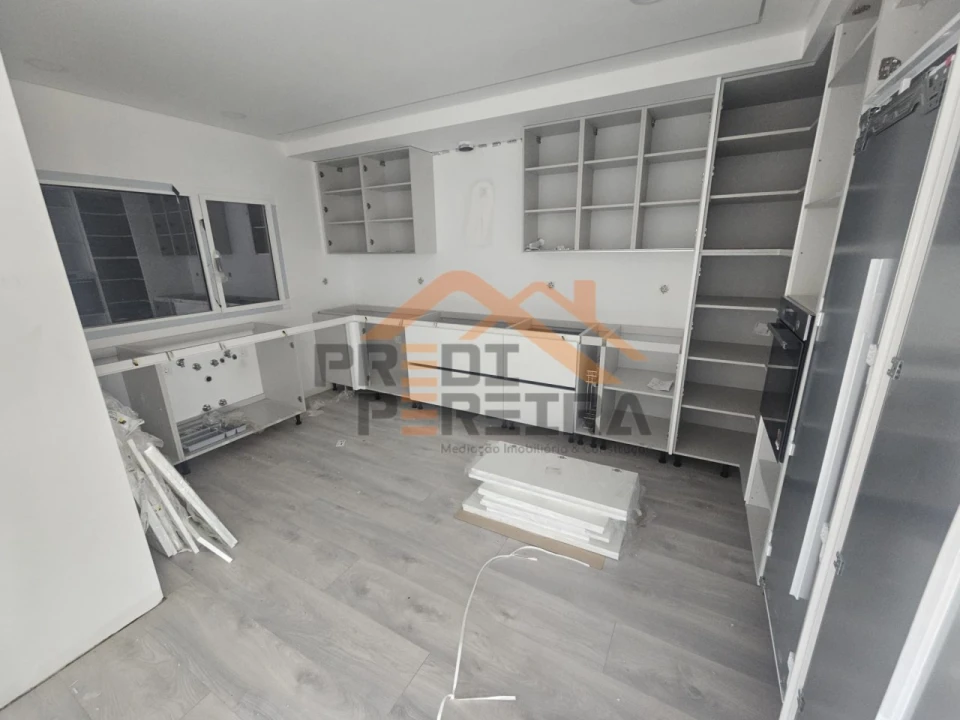 Moradia T3 para Venda em Ramada e Caneças Foto 2