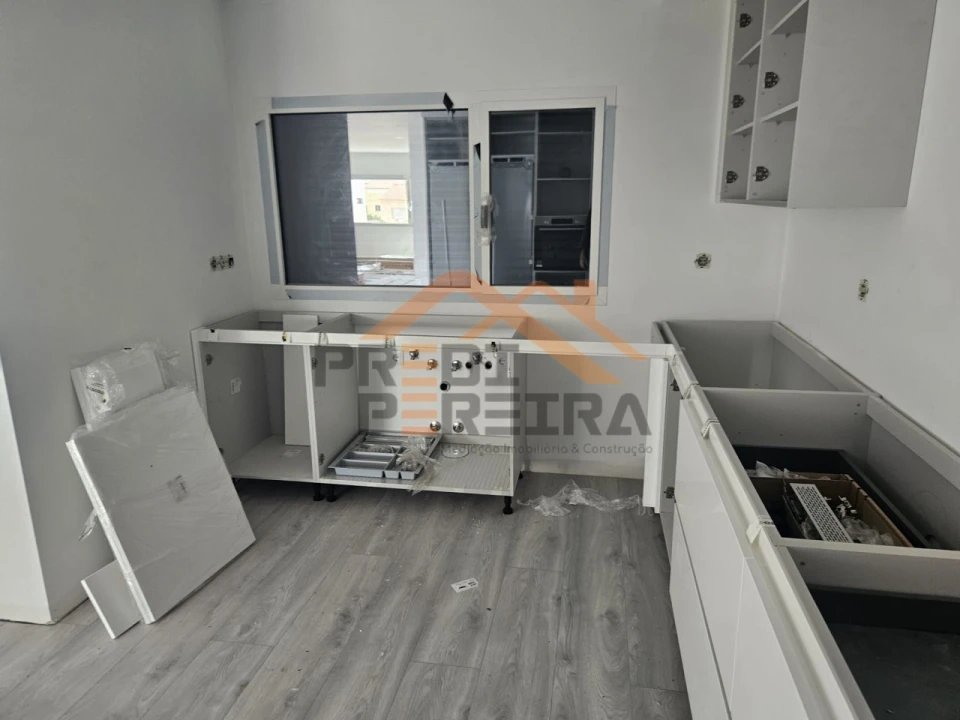 Moradia T3 para Venda em Ramada e Caneças Foto 3