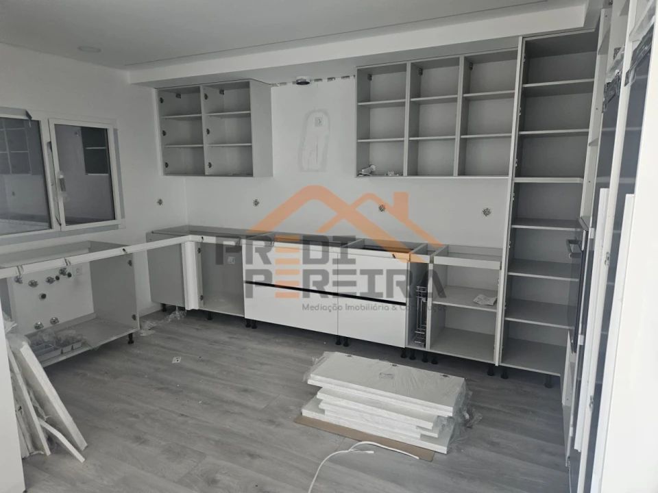 Moradia T3 para Venda em Ramada e Caneças Foto 6