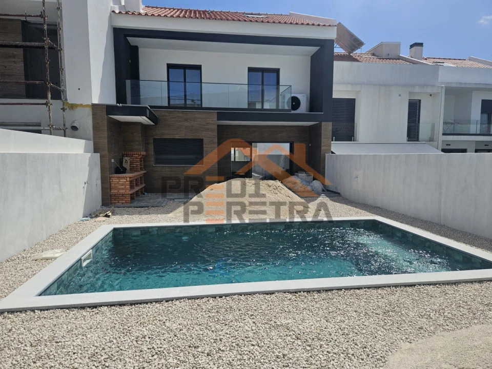 Moradia T3 para Venda em Ramada e Caneças Foto 10