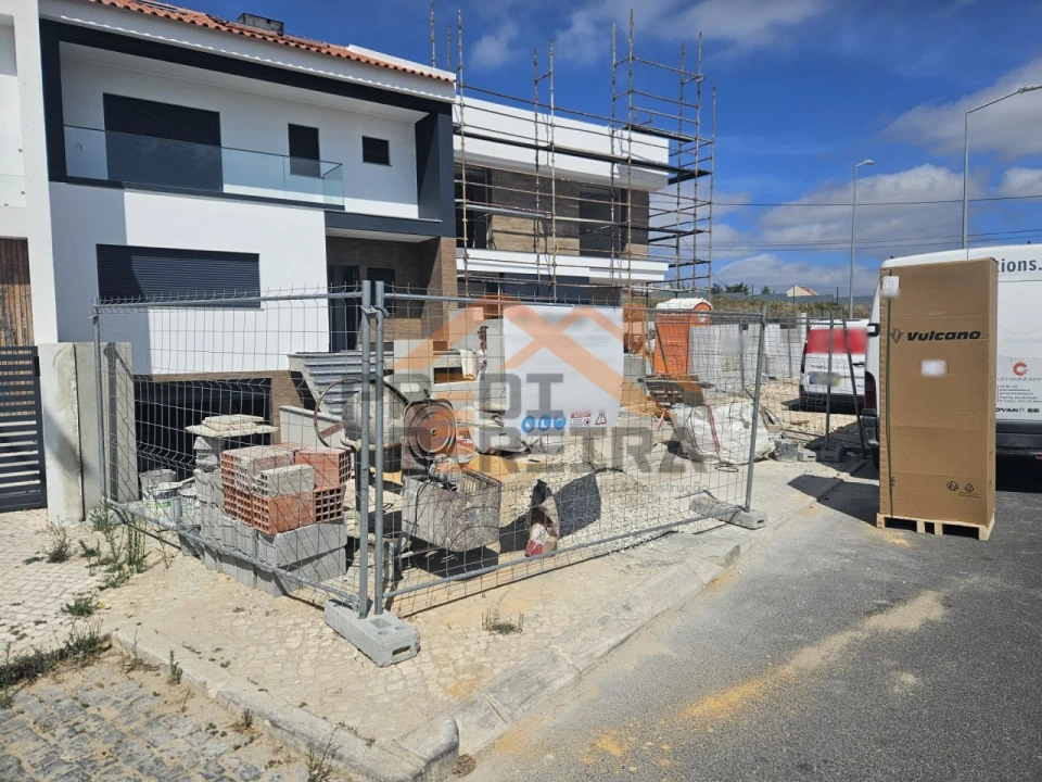 Moradia T3 para Venda em Ramada e Caneças Foto 11