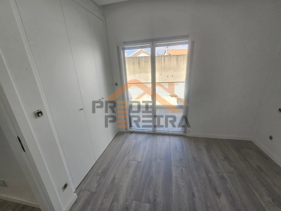 Moradia T3 para Venda em Ramada e Caneças Foto 19
