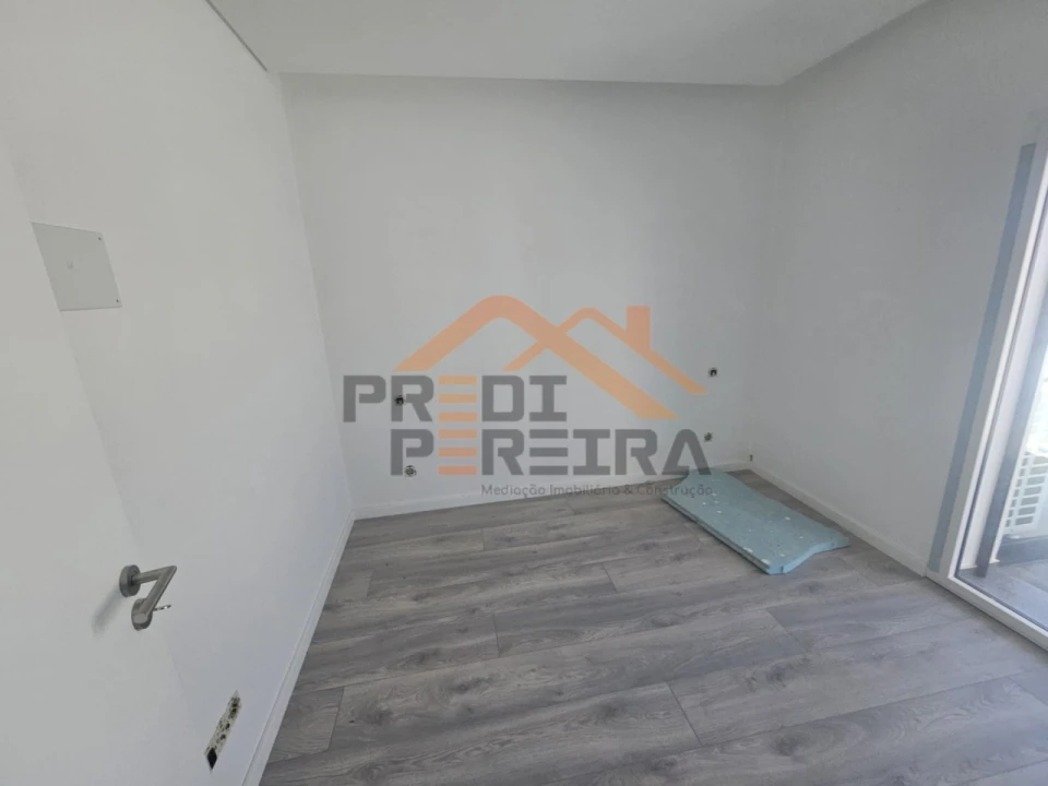 Moradia T3 para Venda em Ramada e Caneças Foto 28