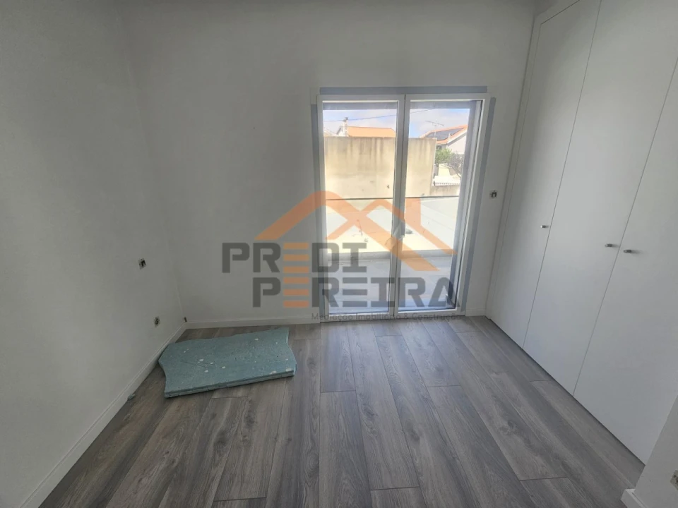 Moradia T3 para Venda em Ramada e Caneças Foto 29