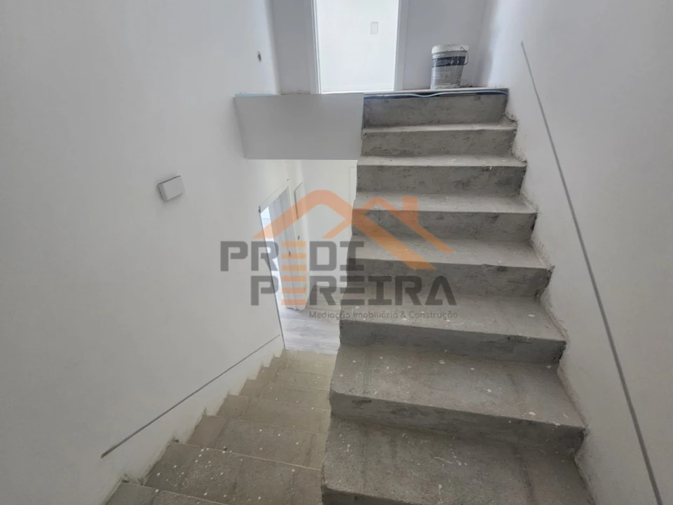 Moradia T3 para Venda em Ramada e Caneças Foto 31