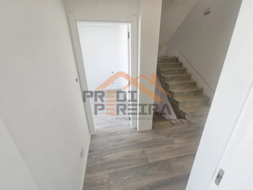 Moradia T3 para Venda em Ramada e Caneças Foto 35
