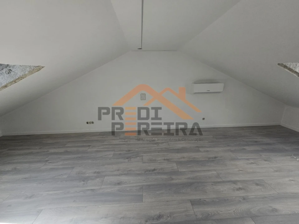 Moradia T3 para Venda em Ramada e Caneças Foto 36
