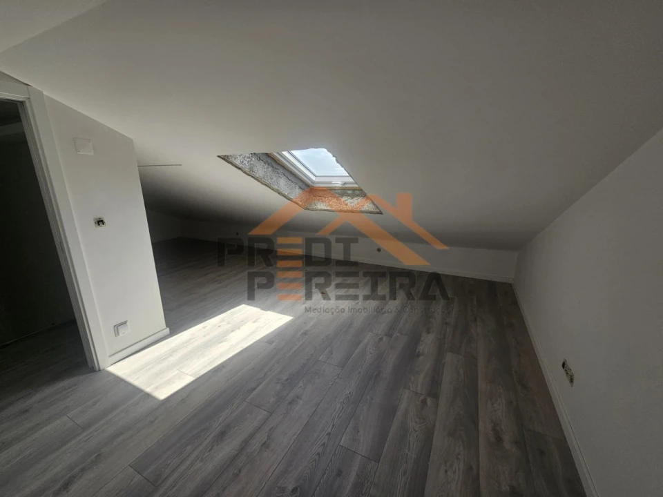 Moradia T3 para Venda em Ramada e Caneças Foto 37
