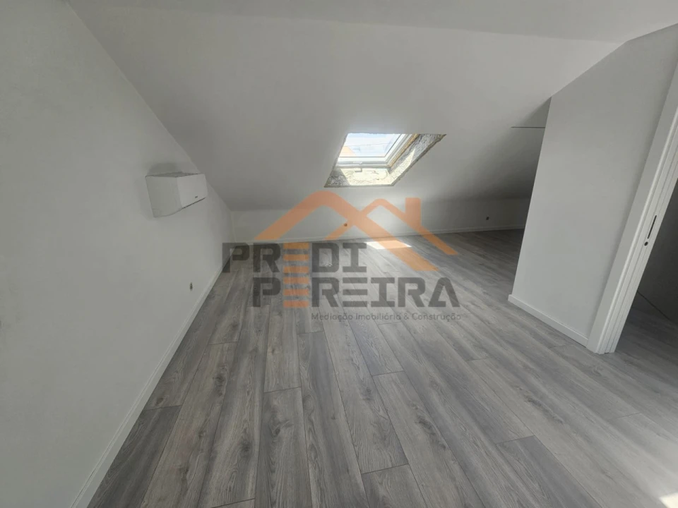 Moradia T3 para Venda em Ramada e Caneças Foto 38