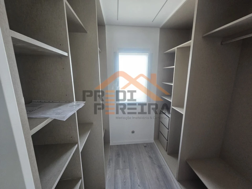 Moradia T3 para Venda em Ramada e Caneças Foto 39