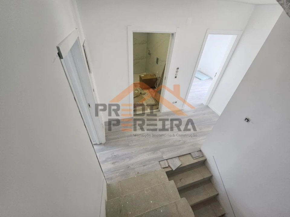 Moradia T3 para Venda em Ramada e Caneças Foto 40