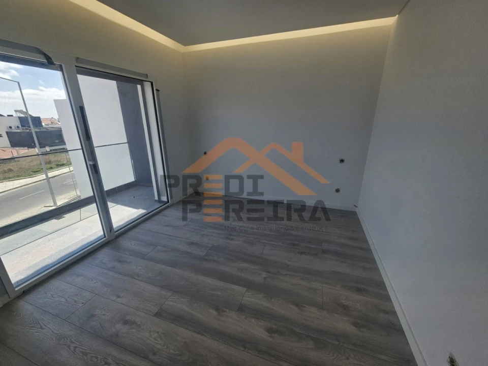 Moradia T3 para Venda em Ramada e Caneças Foto 43