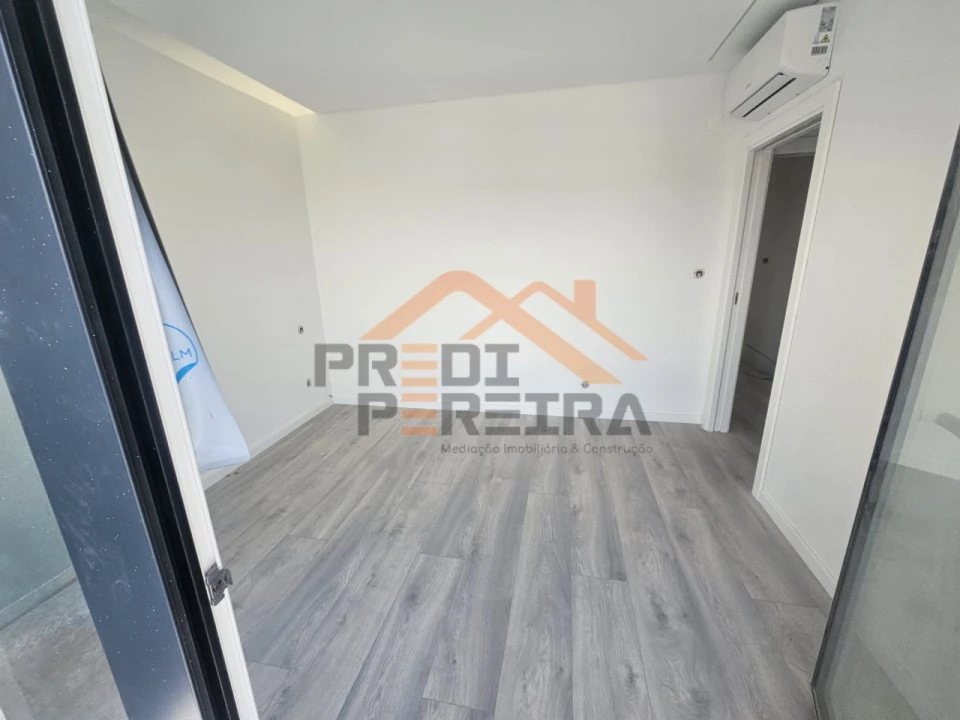 Moradia T3 para Venda em Ramada e Caneças Foto 46