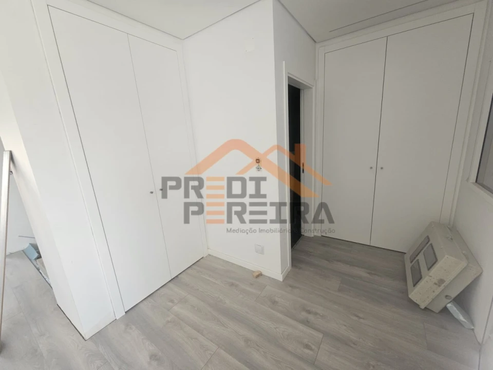 Moradia T3 para Venda em Ramada e Caneças Foto 54