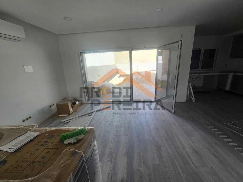 Moradia T3 para Venda em Ramada e Caneças Foto 59