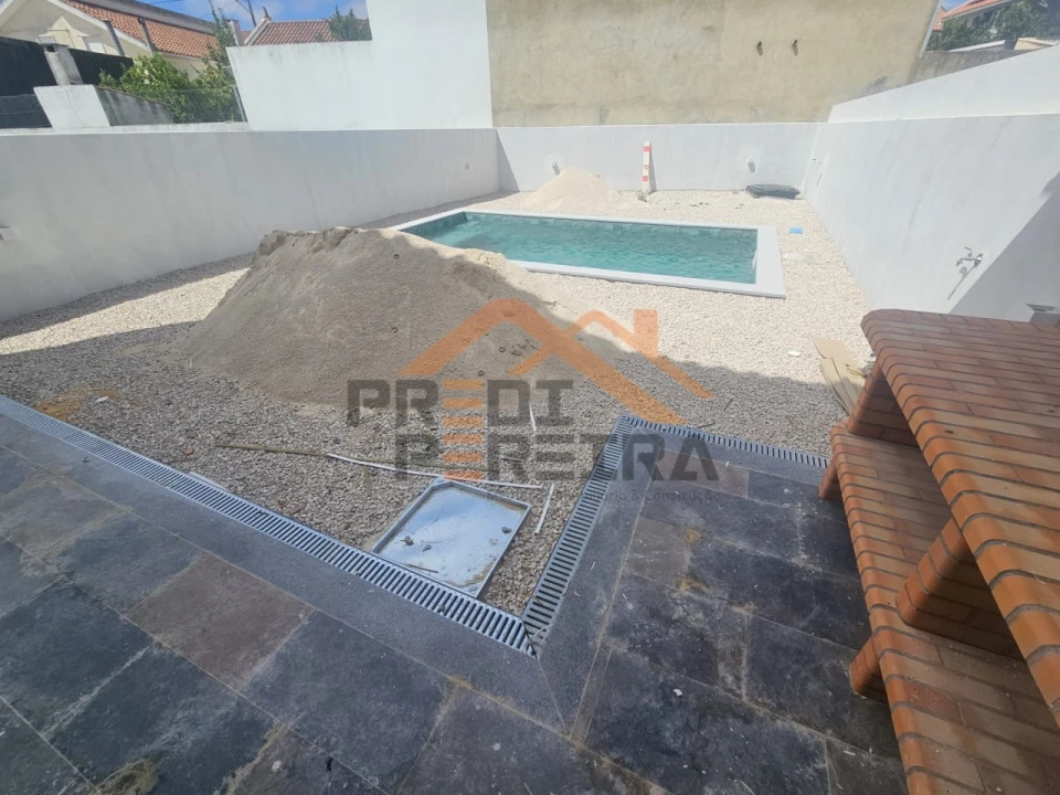 Moradia T3 para Venda em Ramada e Caneças Foto 60