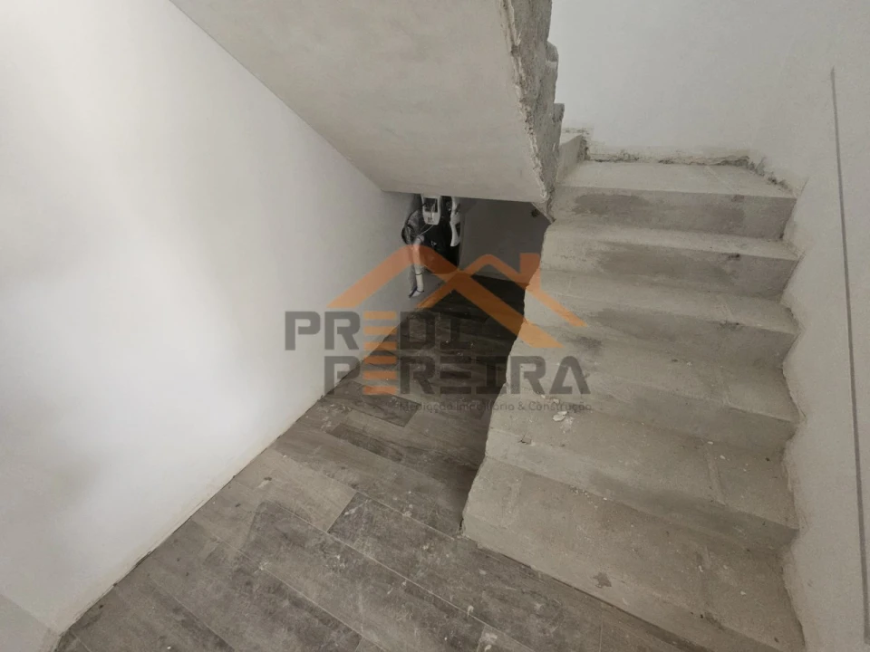 Moradia T3 para Venda em Ramada e Caneças Foto 61