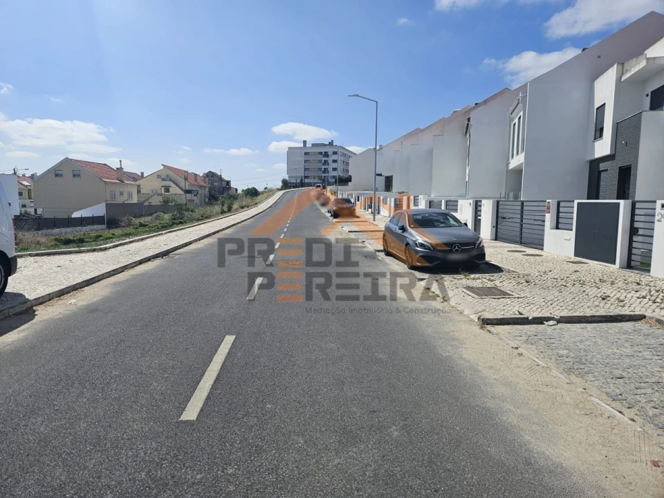 Moradia T3 para Venda em Ramada e Caneças Foto 68