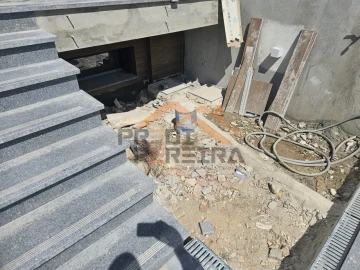 Moradia T3 para Venda em Ramada e Caneças