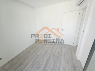 Moradia T3 para Venda em Ramada e Caneças