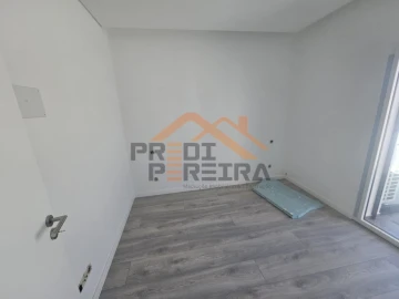Moradia T3 para Venda em Ramada e Caneças