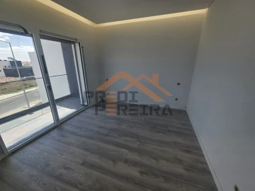 Moradia T3 para Venda em Ramada e Caneças