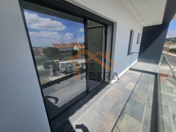 Moradia T3 para Venda em Ramada e Caneças