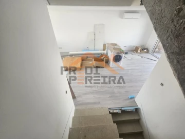Moradia T3 para Venda em Ramada e Caneças