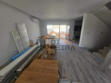 Moradia T3 para Venda em Ramada e Caneças