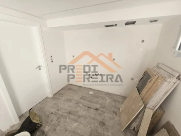Moradia T3 para Venda em Ramada e Caneças