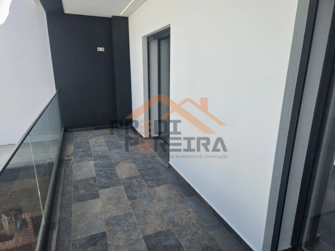 Moradia T3 para Venda em Ramada e Caneças Foto 23
