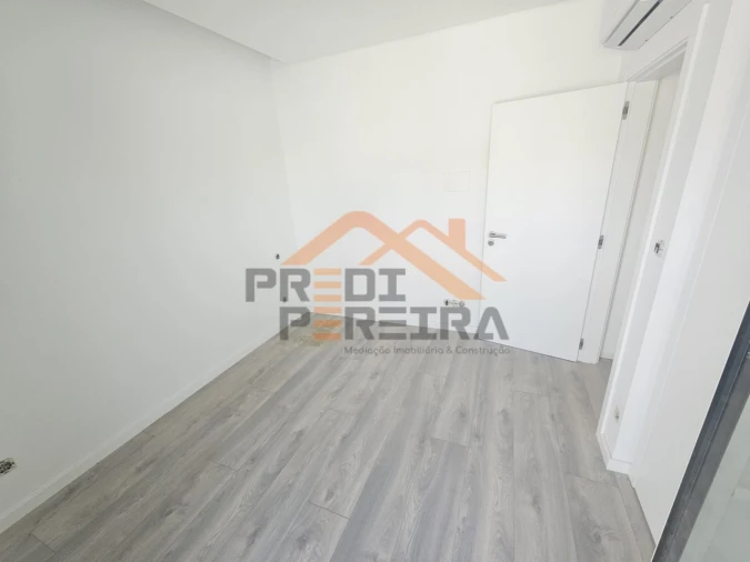 Moradia T3 para Venda em Ramada e Caneças Foto 24