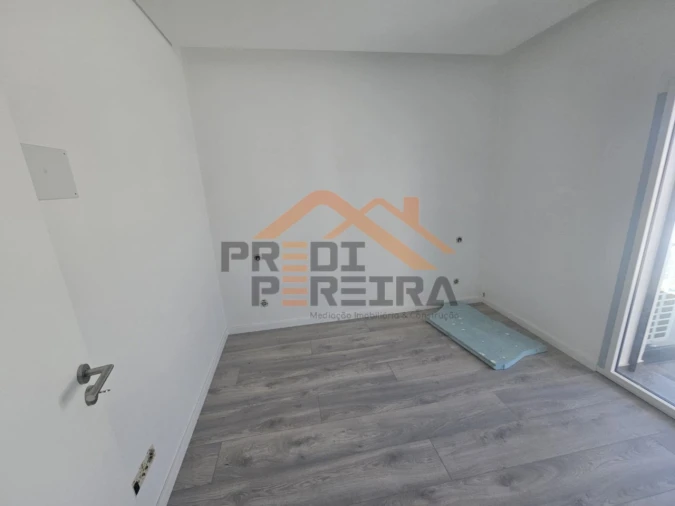 Moradia T3 para Venda em Ramada e Caneças Foto 28