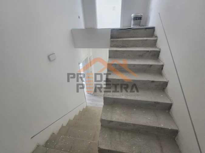 Moradia T3 para Venda em Ramada e Caneças Foto 31