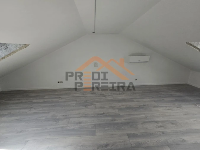 Moradia T3 para Venda em Ramada e Caneças Foto 36