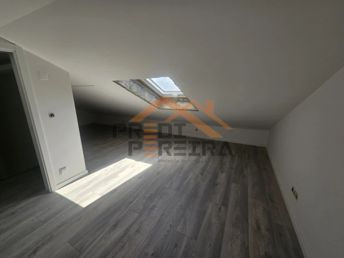 Moradia T3 para Venda em Ramada e Caneças Foto 37