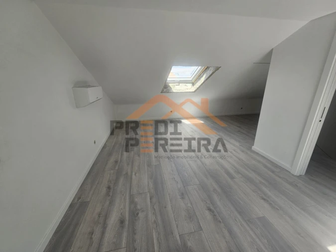 Moradia T3 para Venda em Ramada e Caneças Foto 38
