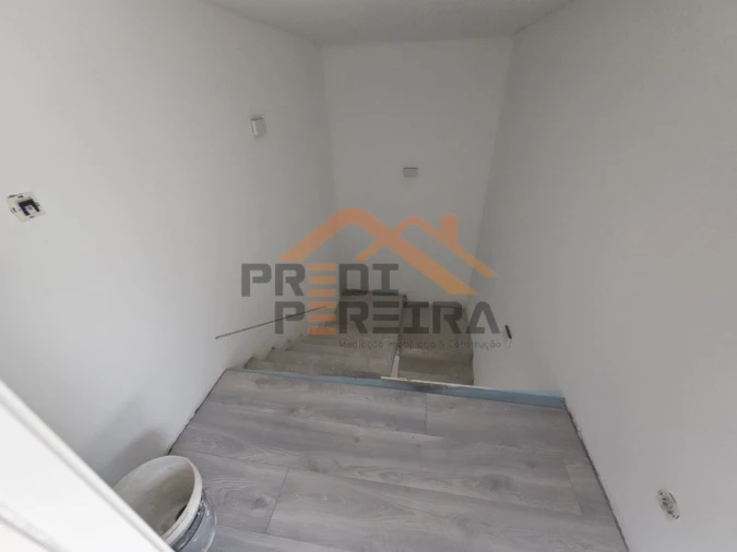 Moradia T3 para Venda em Ramada e Caneças Foto 41
