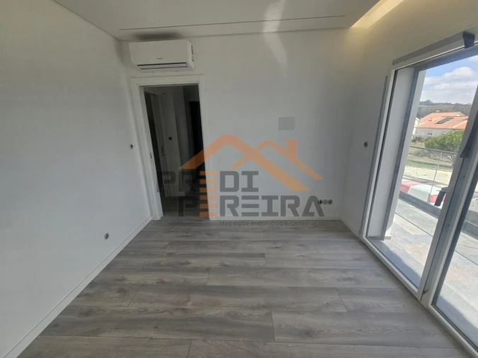 Moradia T3 para Venda em Ramada e Caneças Foto 44